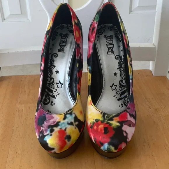 Brash yellow red black heels - Picture 2 of 6